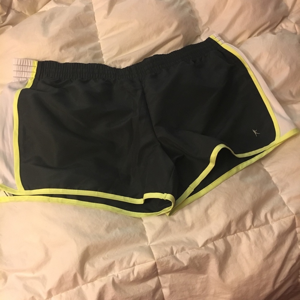 Danskin Now athletic shorts 2xl sz 20